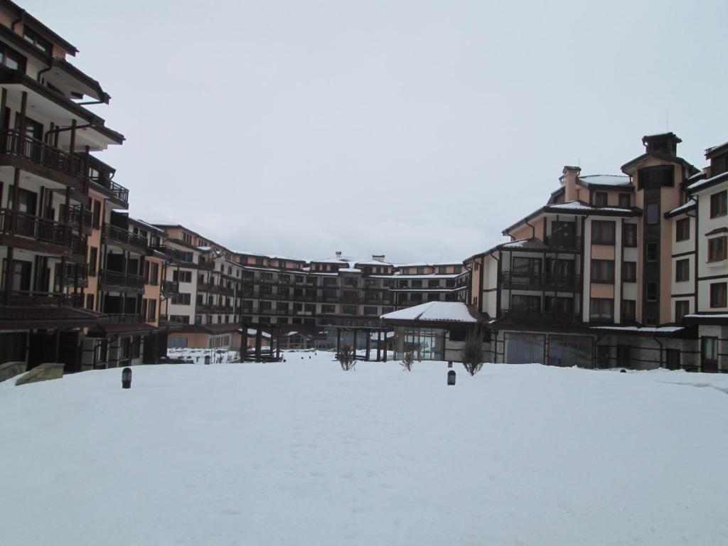 Downtown Alexander Services Apartments Банско Экстерьер фото